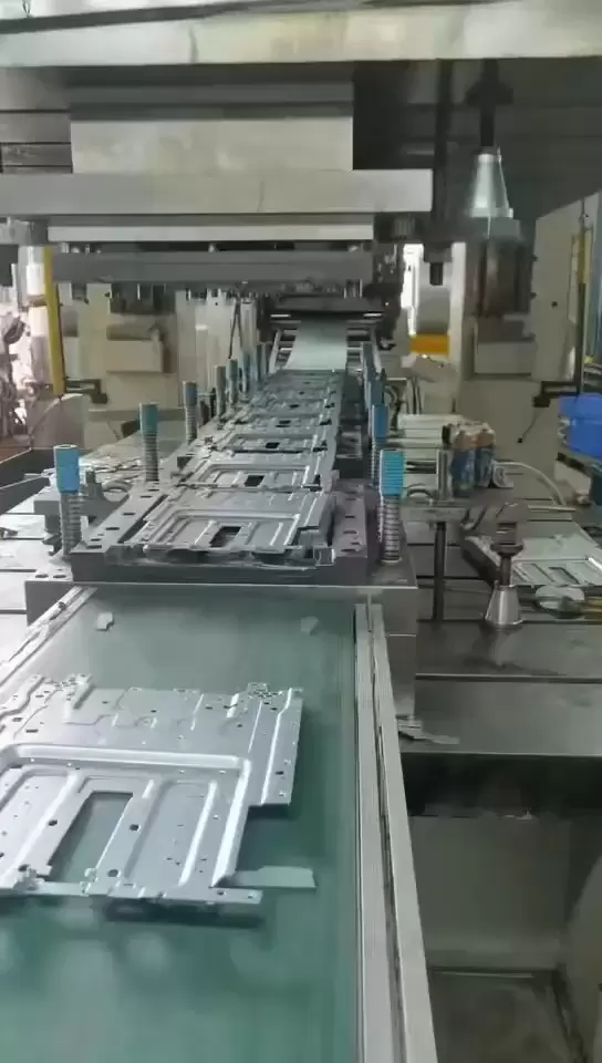 プログレッシブダイスタンピング