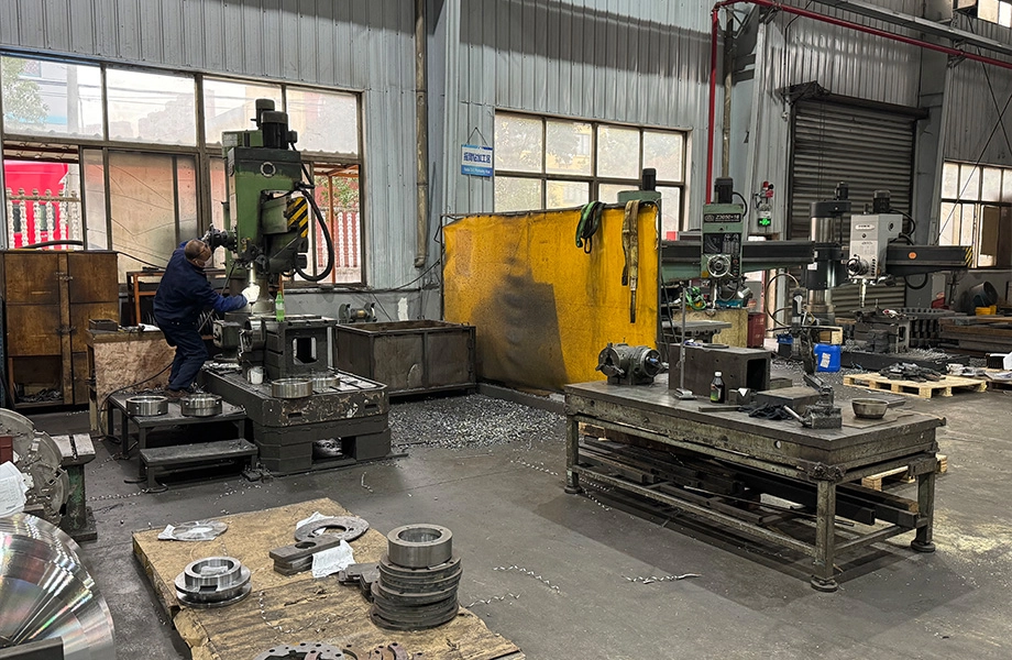 ラジアルボール盤工場