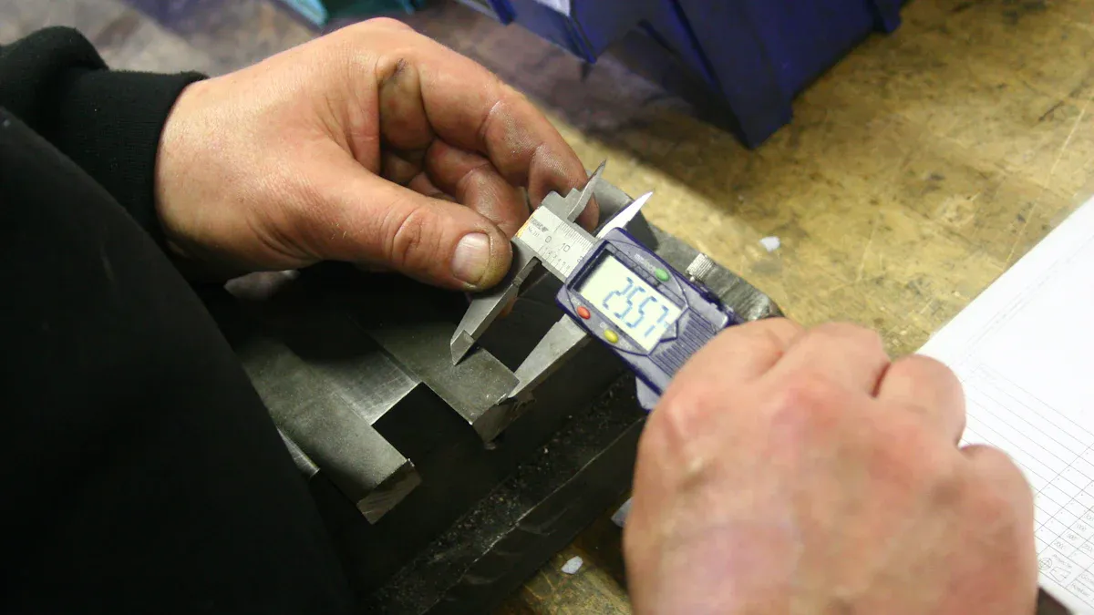 高品質な金属部品を製造する、OEMメーカーから信頼されているCNC加工工場