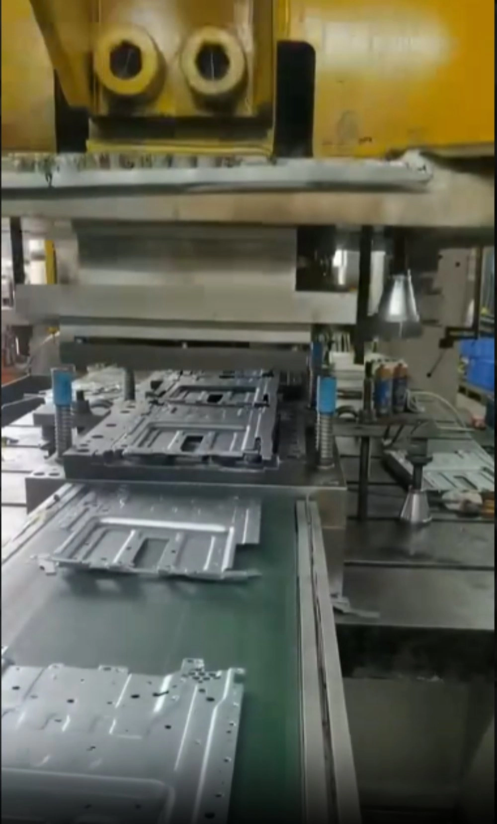 順送金型スタンピング 順送金型スタンピング